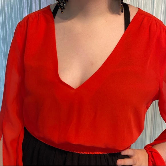 Bebe Coral Semi Sheer V Neck Open Slit Sleeve Blouse NWOT Size S - Picture 5 of 17